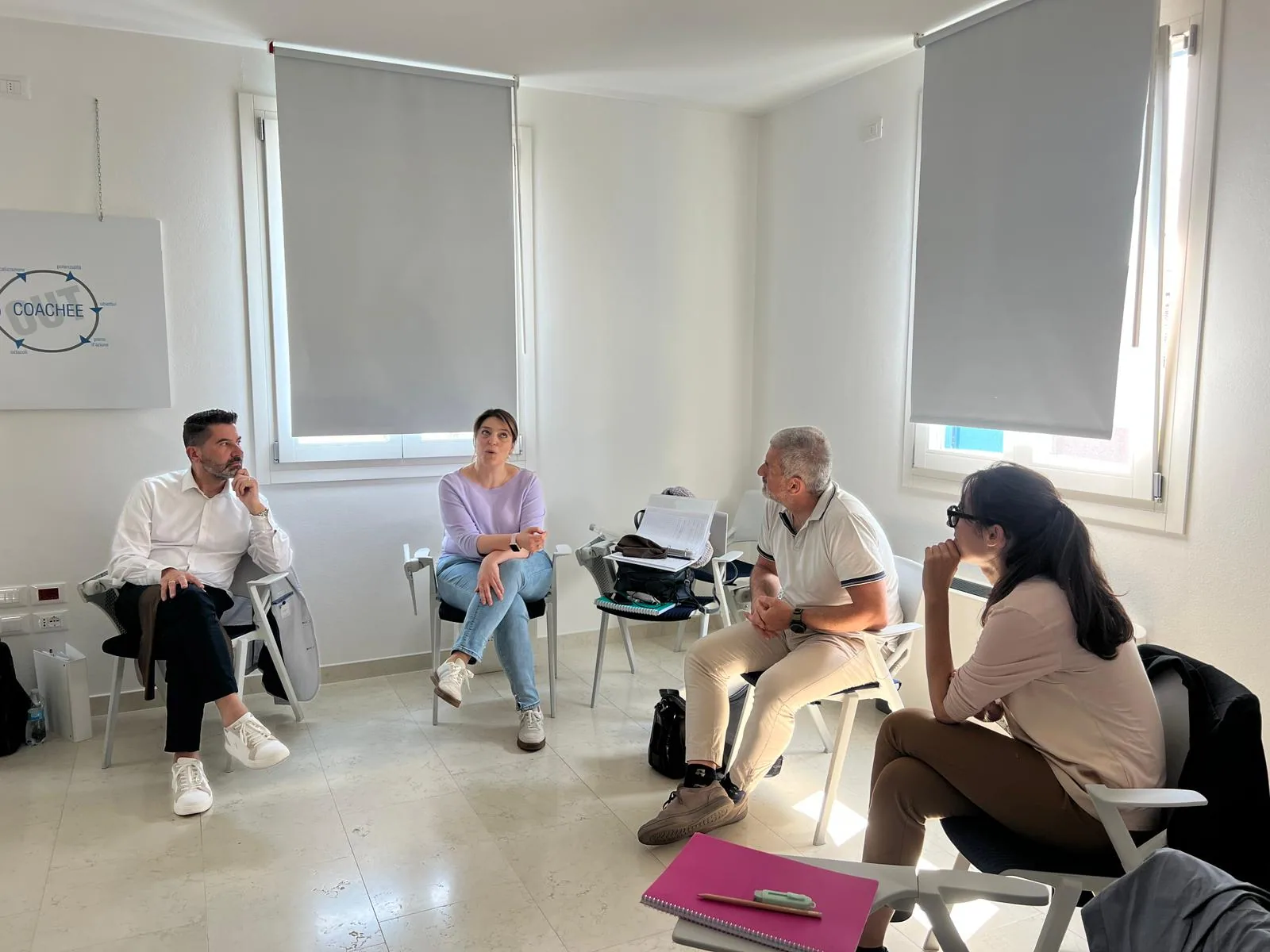 Aula in cerchio durante un corso di formazione aziendale Xamar
